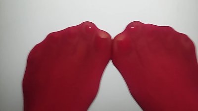 rosso le dita dei piedi in rosso tubo