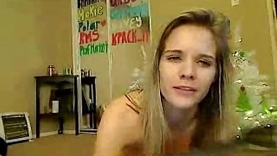 blonde Adolescent jouer avec jouets sur webcam