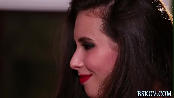 Casey Calvert fa sesso orale
