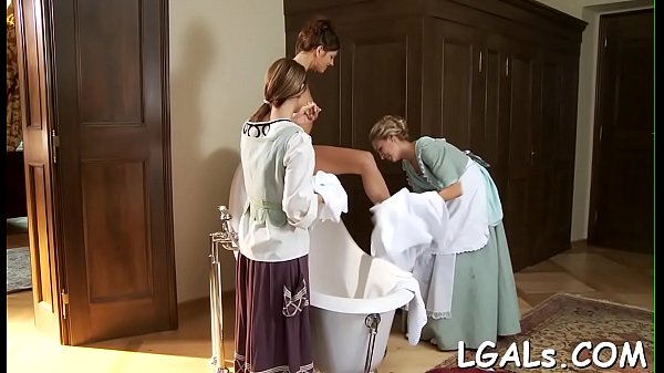 कामुक जवान लड़की को मजा आता है