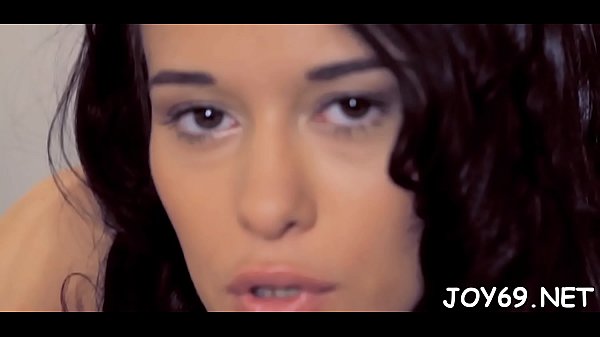 Playgirl schnappt sich ein Spielzeug für ihr Solo