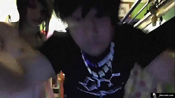 Très mignonne ado emo girl baise webcam