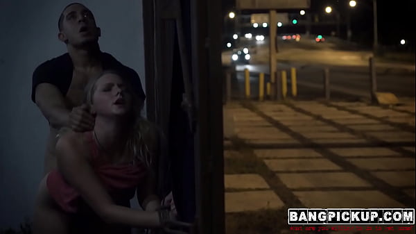 Hippie Lilly Sapphire ama il cazzo duro