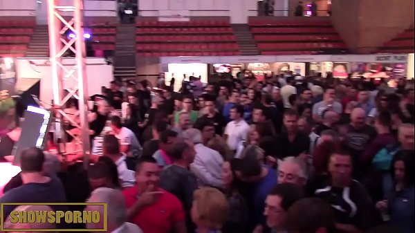 cazzo sul palco e sotto il palco