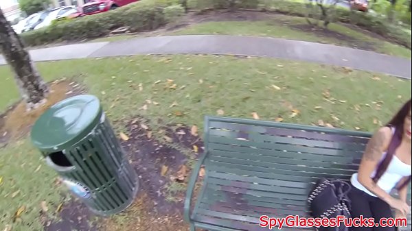 बड़ी गांड वाली लड़की को उठाया और उसकी चूत चोदी