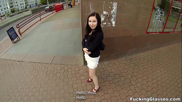 Fucking Glasses - Jenny Diamond, eine auswärtige Freundin, wird draußen in einem Teenie-Porno gefickt