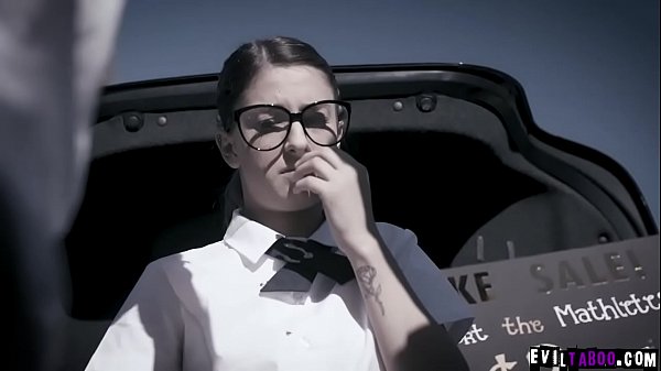 Ragazza sexy con sborrata si diverte