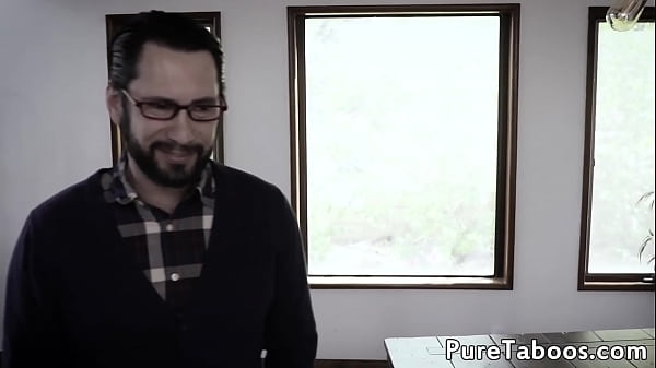 Pussyfucked 18yo babe blows stepdads balls