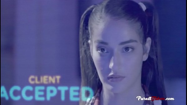 Leidenschaftliches Teenie-Mädchen zieht sich aus