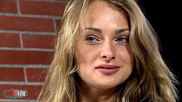 पोर्नस्टार छोटी गोरी इवाना शुगर स्ट्रिप