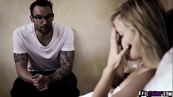 La giovane vulnerabile Madison Hart è stata ingannata nel sesso da questo ufficiale arrapato durante la sua riabilitazione. Decide che vale la pena scopare con il consulente in cambio della sua uscita anticipata.