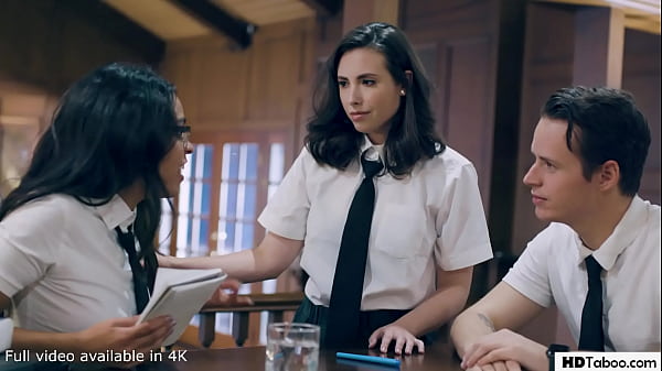 Fratellastri inquietanti scopano un'adolescente vergine: Casey Calvert, Vienna Black