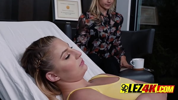 उलझन में एमआईएलएफ सुनहरे बालों वाली उसकी बिल्ली रैंडी डॉक्टर द्वारा खाया जाता है