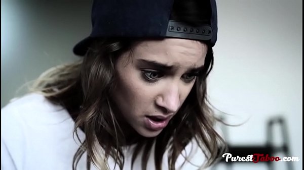 लेस्बियन सौतेली बहन को सीधे परिवर्तित करना