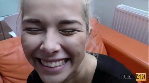 Heißer hübscher Teenager tritt auf - Teenager