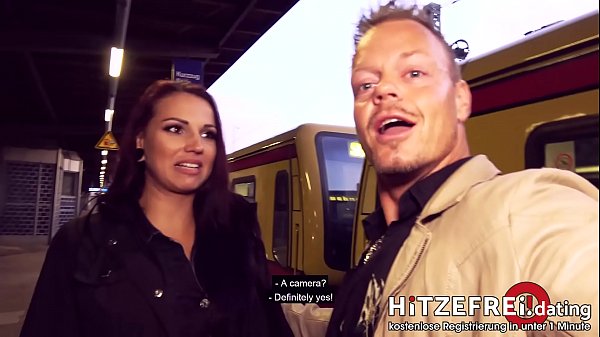 HITZEFREI.dating ► JOLEE LOVE recogió en la estación de tren y la folló por la mañana ◄ SEXO LOCO AL AIRE LIBRE y PÚBLICO