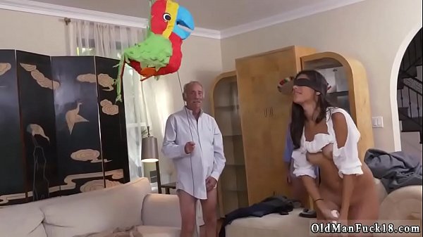 Adolescente bionda paffuta si sditalina xxx andando a sud del confine