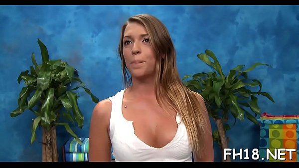 सेक्सी सेक्सी प्लेगर्ल को चोदता है और चूसता है