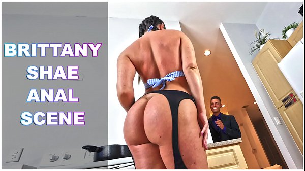 BANGBROS - Teen PAWG Brittany Shae lässt sich anal ficken und sieht dabei gut aus
