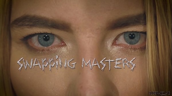 Zwei Sklavenmeister bestrafen einen Teenager mit Schmerzen beim Ficken und Verhauen