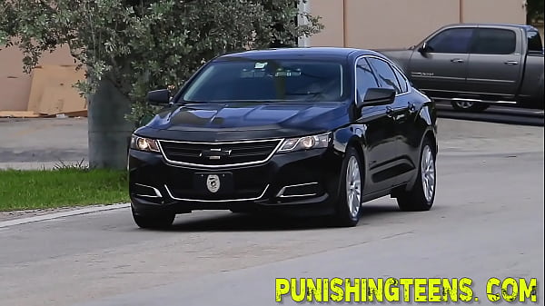 एचडी में बंधकर और गला घोंटकर किशोर को चरम चुदाई मिलती है