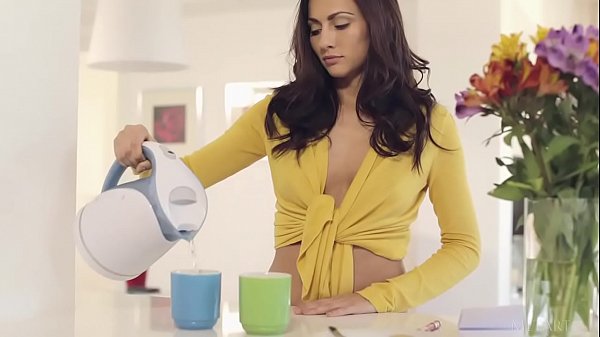 METART – Kaffee für Zwei – Michaela Isizzu