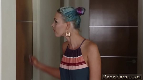 मिल्फ ने सहयोगी और मित्र के सौतेले किशोर को चोदा और खिलौनों के साथ खेला