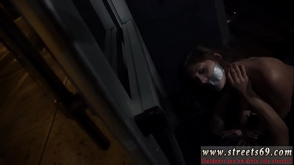 फिट खूबसूरत किशोर स्मोकी-आइड हनी, जोजो किस टूट गया है और अकेला है