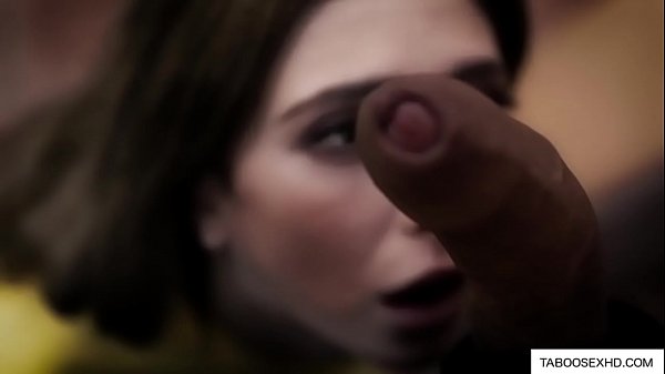 कैम्पिंग ट्रिप पर किशोर प्रेमी को धोखा दे रहा है