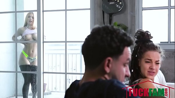 Sloan Harper in Prudes è scortese