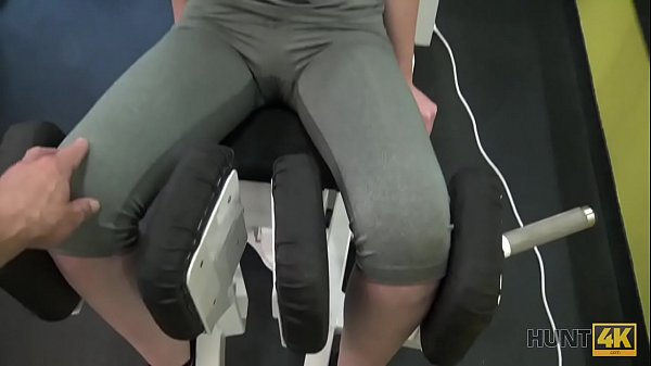 HUNT4K. Buddy verdient viel Geld, indem er im Fitnessstudio die enge Muschi seiner Freundin verkauft