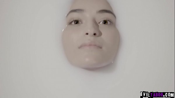 Die zukünftige Roboterin Emily Willis wird gefickt!