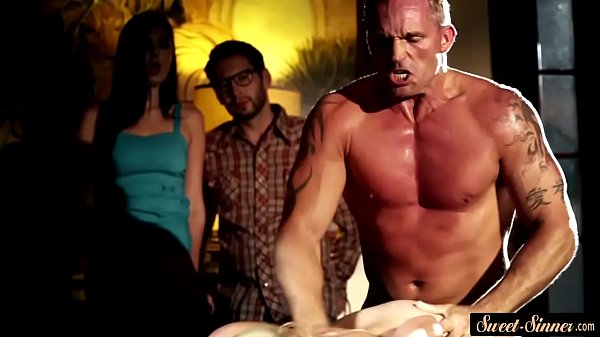 Tabu-Teenager spritzt auf den Arsch, nachdem er gefickt wurde