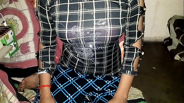 कमरे में देसी गोल-मटोल लड़की का आनंद लें