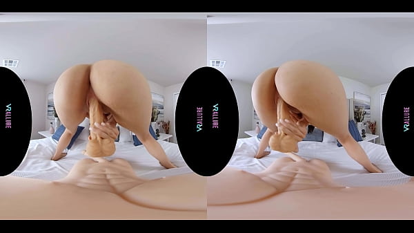 VRALLURE Callie Jacobs Has The Best Love Poems