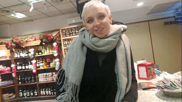 Se pone cachondo en el auto e intenta pajarme y chuparme la verga en una parada de camiones Parte 1