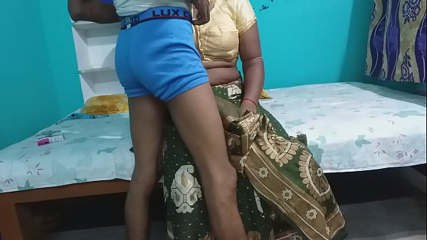 साड़ी के साथ पम्पा