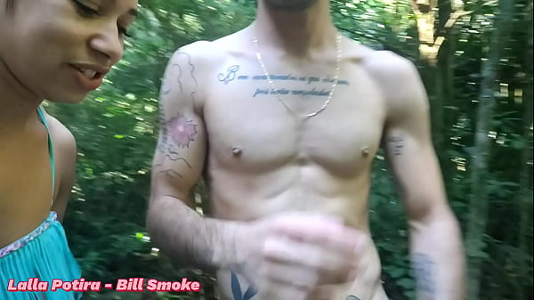 Ho portato la bambina a fare un'escursione nel bosco. E le ho mangiato il culo. Lalla Potira - Bill Smoke - Completa in ROSSO