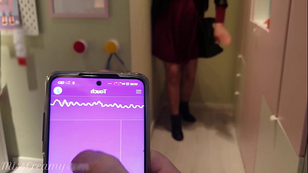 Public Remote Vibrator In the Mall - Ich kontrolliere die Muschi mit üppigem - MissCreamy