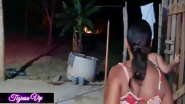 Sono andato al cabaret e ho servito due clienti contemporaneamente, abbiamo scopato sul tavolo da biliardo