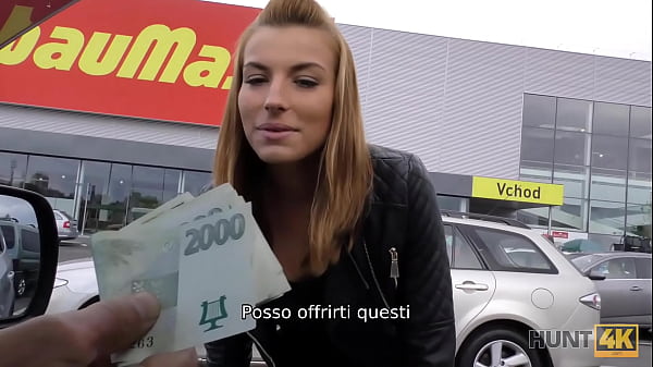 HUNT4K. Vì tiền, một nữ thần rực rỡ quan hệ tình dục ngoài trời với một người lạ giàu có