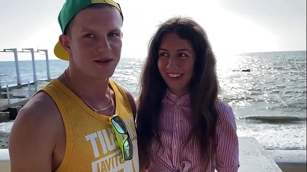 Cho mọc sừng xem vợ đĩ của anh ấy làm tình với người lạ và người lạ cum trong miệng cho mọc sừng