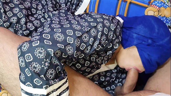 अद्भुत कामुक किशोर स्वयं आनंद लेता है