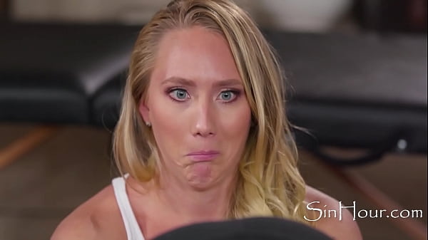 đáng yêu thiếu niên cô gái dải trong đồng tính nữ