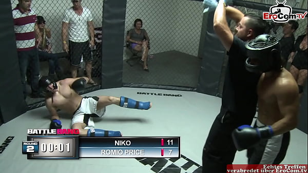 सुंदर किशोर किशोर को चिढ़ाता है