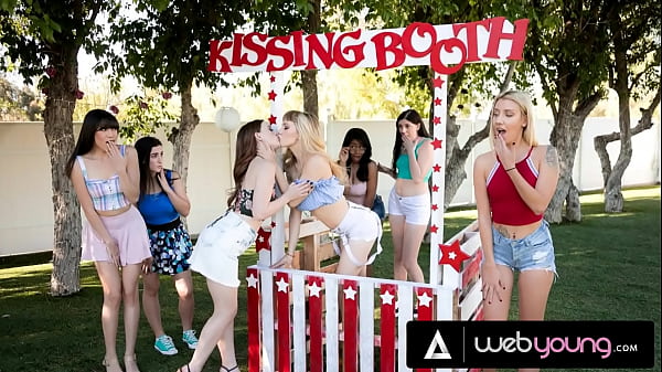 Babe hat eine nasse Chemie mit der Kissing Booth Hottie Ivy Wolfe