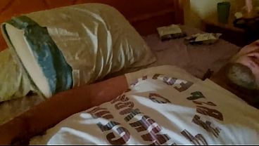 Süßes junges Mädchen posiert