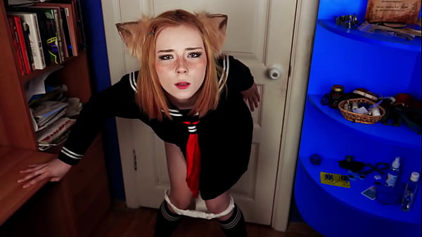 Graziosa diteggiatura della vagina stretta e del succhiamento del dildo - primo piano