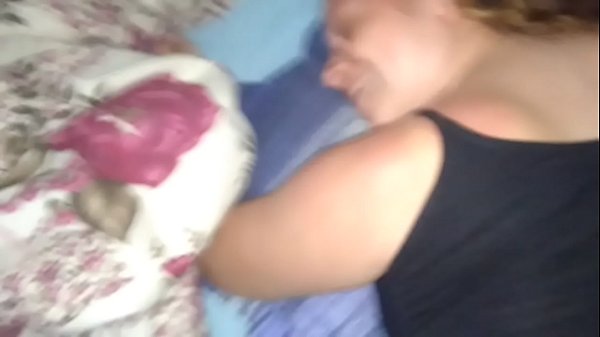 Comendo a bucetinha da ninfeta e não aguentei e enfiei no cuzinho também