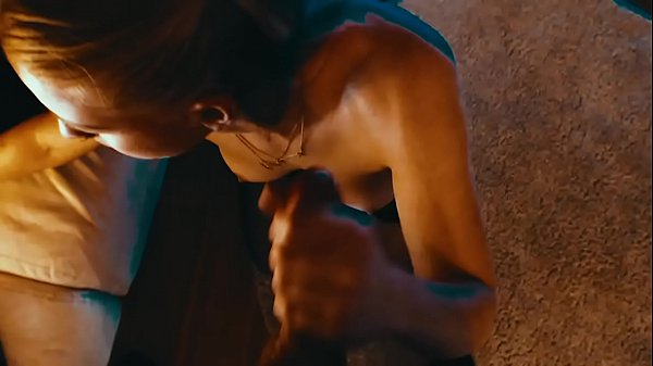 उसे पीछे से चोदना बहुत पसंद है....